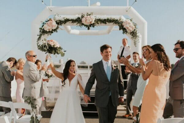 destin weddings lizzie taylor altar flowers